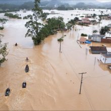 Наводнение в Бразилии: на глазах спасателей тонут люди и животные